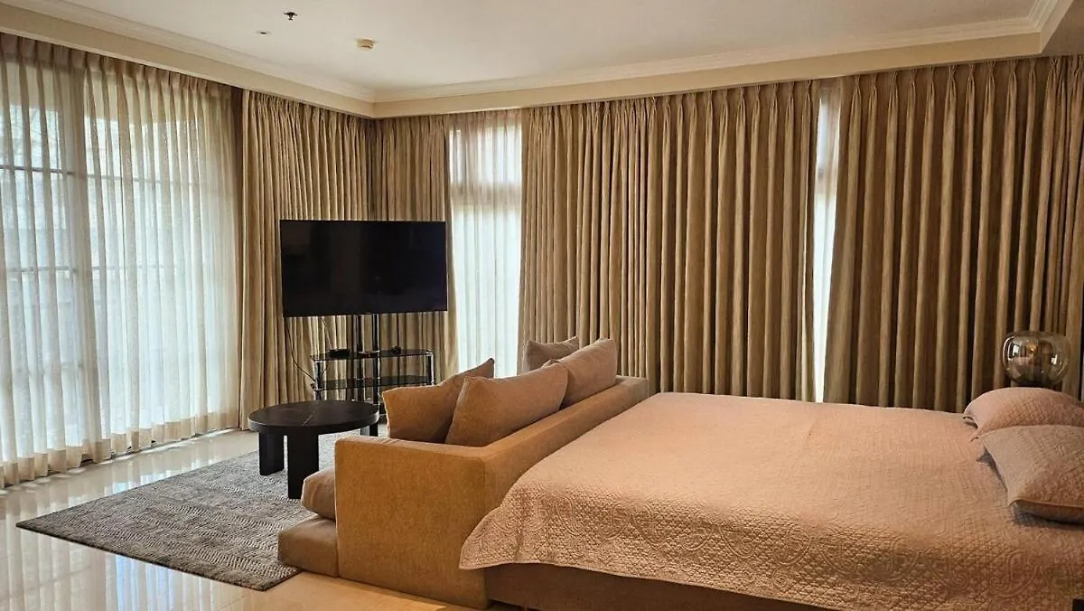Poblacion Studio Apartment With Balcony Manila