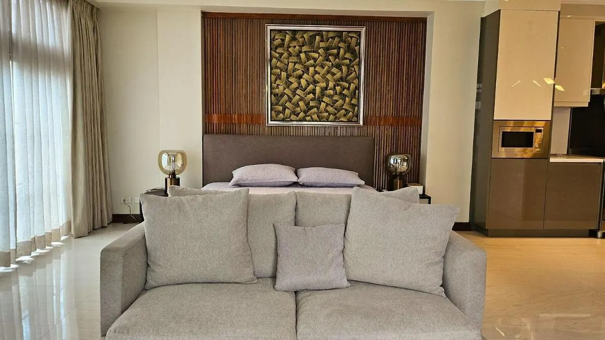 Poblacion Studio Apartment With Balcony Manila Philippines