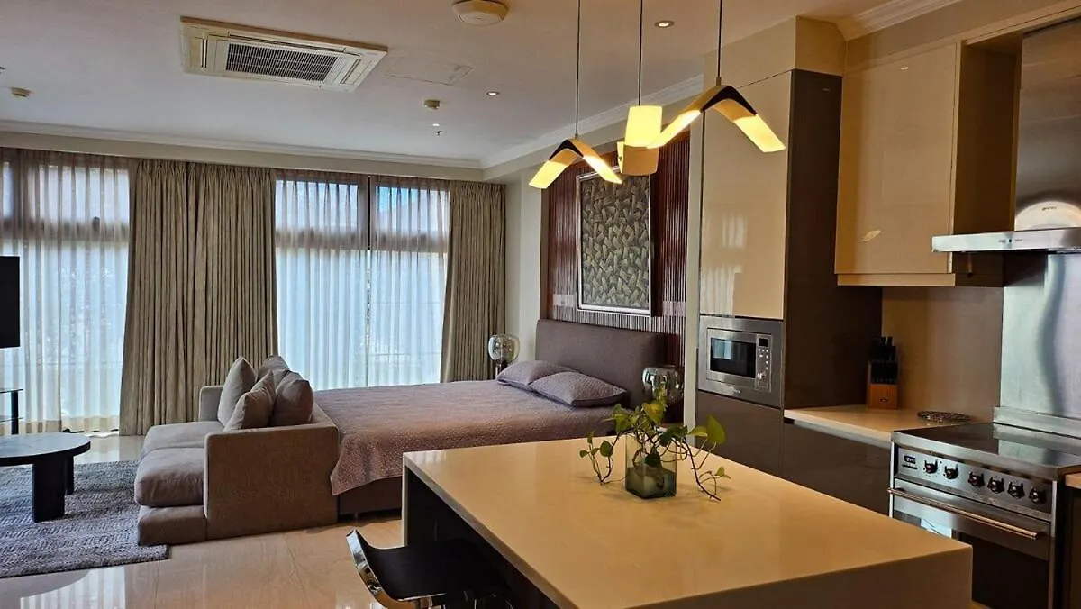Poblacion Studio Apartment With Balcony Manila